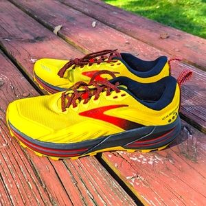 Mens Brooks Cascadia 16 size 9.5